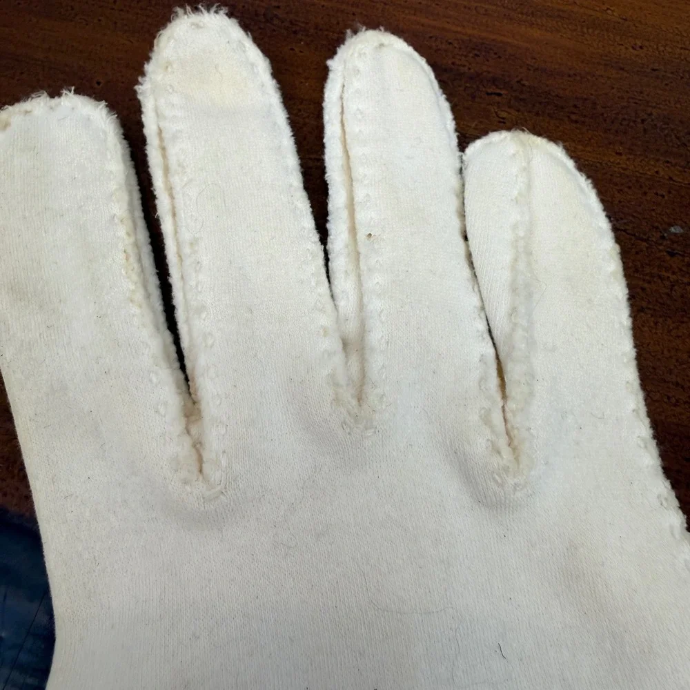 Vintage Cream Whipstitch Wrist Length Gloves Floral Raised Dot Embroidery Fair